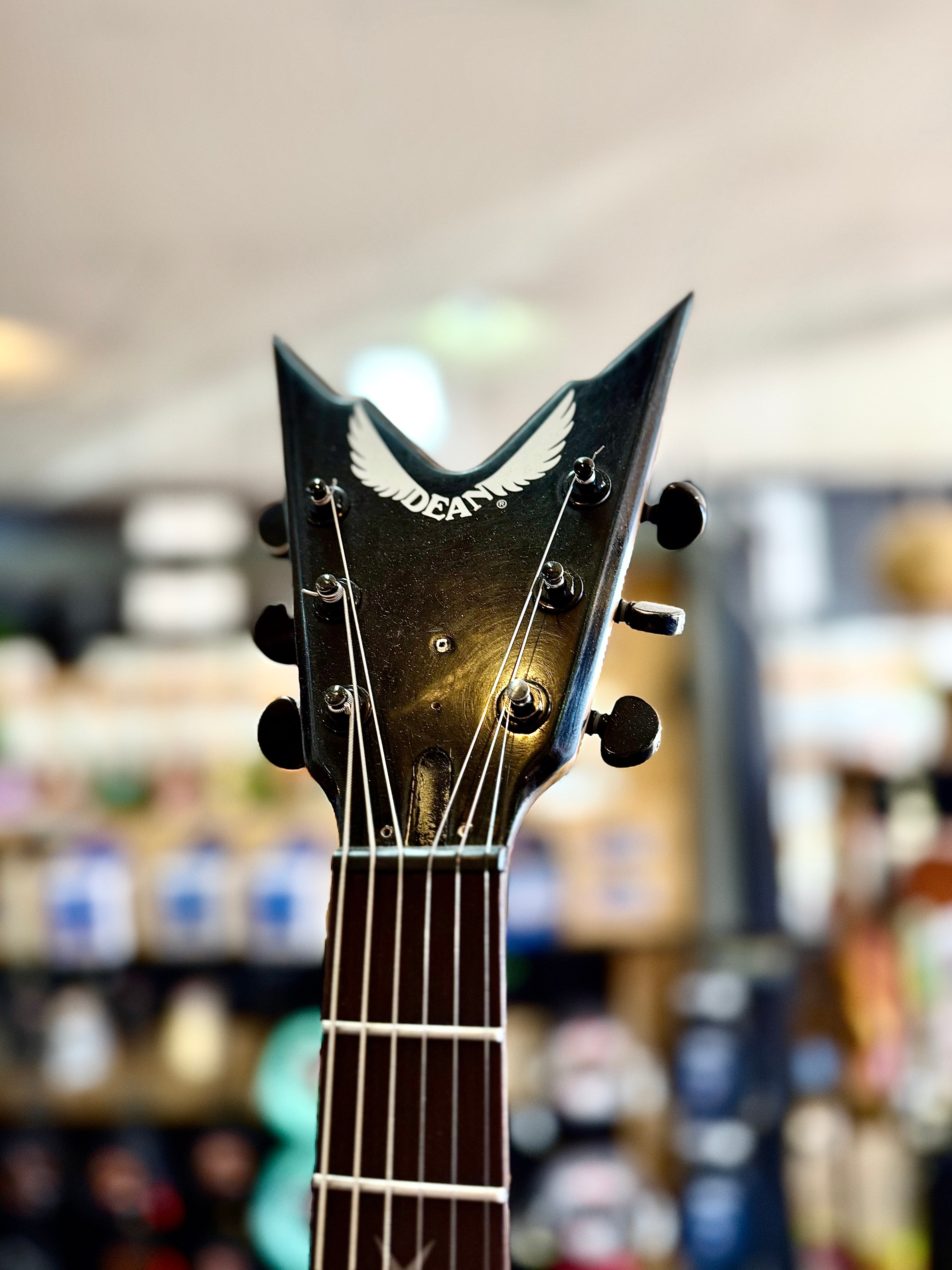 Dean Guitars | Leadbetter Rabid Dog Relic |Razorback X | Melted Black Battle Relic Dean Guitars | Leadbetter Rabid Dog Relic |Razorback X | Melted Black Battle Relic